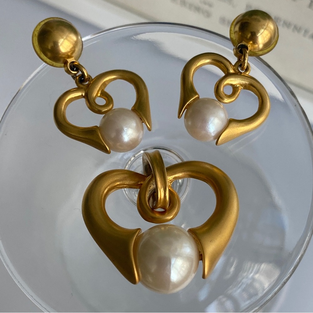 Vintage 80s Park Lane gold tone and faux pearl pendant and earring set